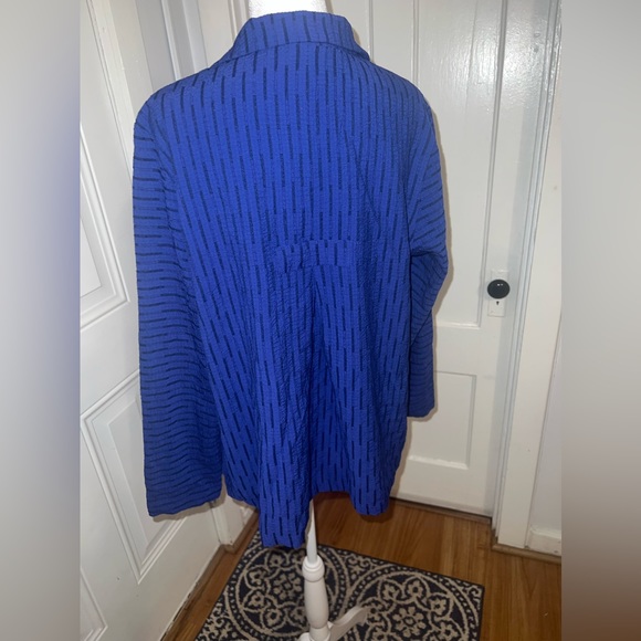 Casual button down blouse - Picture 2 of 3